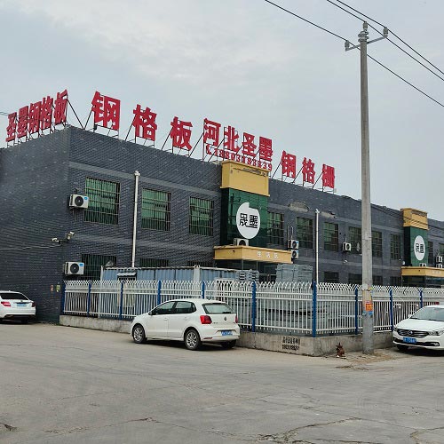 安裝鋼格柵鋼格板的時(shí)候需注意的問(wèn)題有哪些