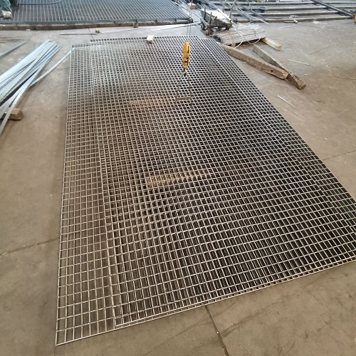 G303/30/100化工平臺(tái)鋼格板鋼格柵：安全保障