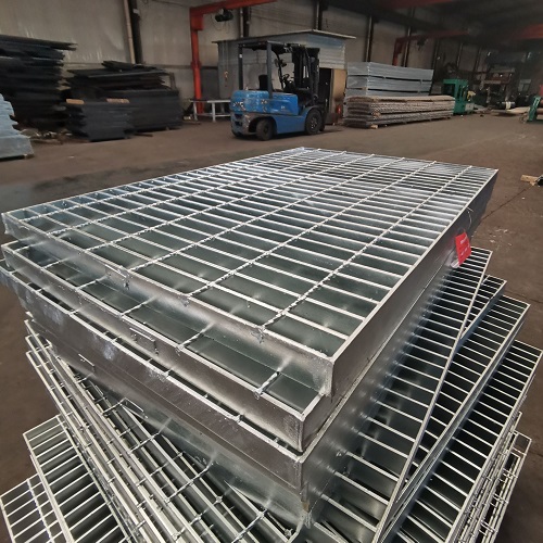 鋼廠轉(zhuǎn)爐平臺鍍鋅鋼格板鋼格柵的保養(yǎng)