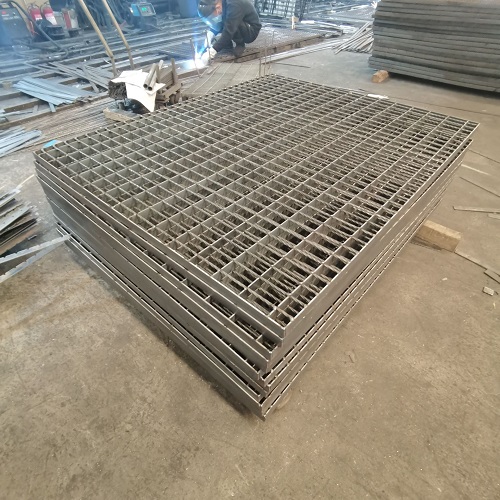 如何挑選性?xún)r(jià)比高的平臺(tái)鋼格柵鋼格板