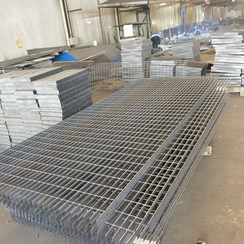 養(yǎng)殖用鋼格板踏步板優(yōu)勢(shì)和分類(lèi)