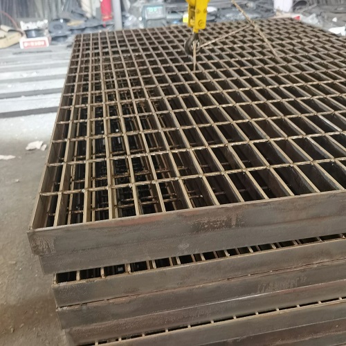 養(yǎng)殖用鋼格板踏步板優(yōu)勢(shì)和分類(lèi)