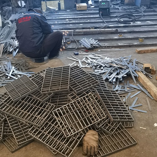 鋼格柵板市場價(jià)格及選購指南