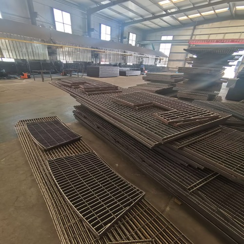 化工廠鋼格柵系統(tǒng)：腐蝕防護(hù)的終極解決方案