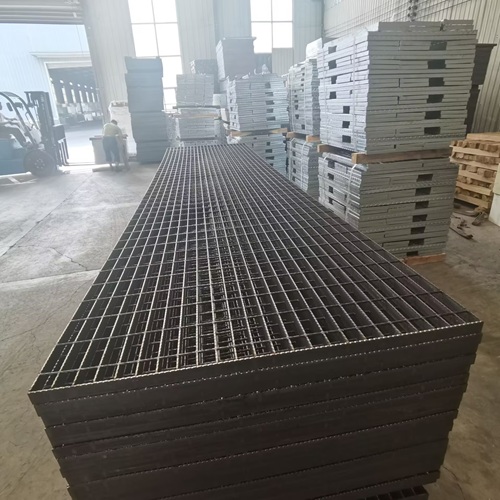 鋼格柵材質(zhì)怎么挑？碳鋼、不銹鋼優(yōu)劣勢(shì)深度解析