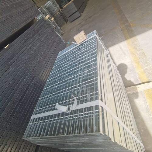 鋼格柵材質(zhì)怎么挑？碳鋼、不銹鋼優(yōu)劣勢(shì)深度解析