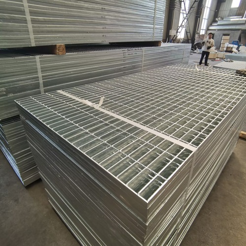 鋼格柵知識科普：材質(zhì)、規(guī)格如何影響使用效果？