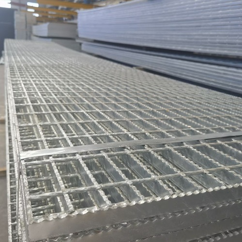 鋼格柵對比傳統(tǒng)材料，優(yōu)勢竟有這么多？