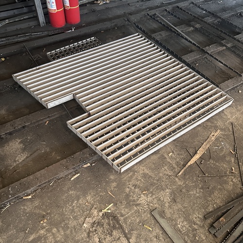 鋼格柵板怎么搭配支撐結構才穩(wěn)固